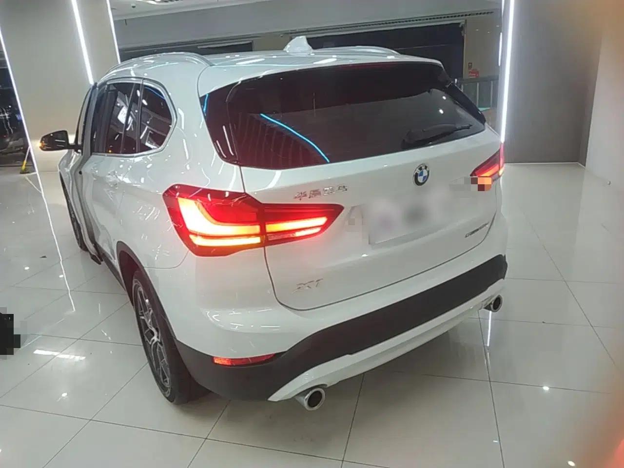 BMW X1 2021 sDrive25Li Leading Model — миниатюра 4