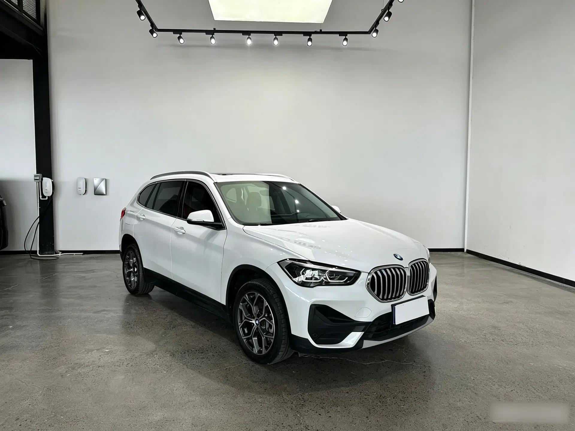 BMW X1 2022 sDrive25Li Leading Model — миниатюра 3