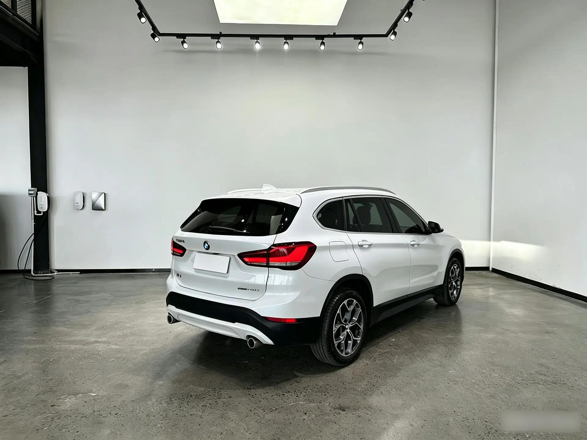 BMW X1 2022 sDrive25Li Leading Model — миниатюра 5