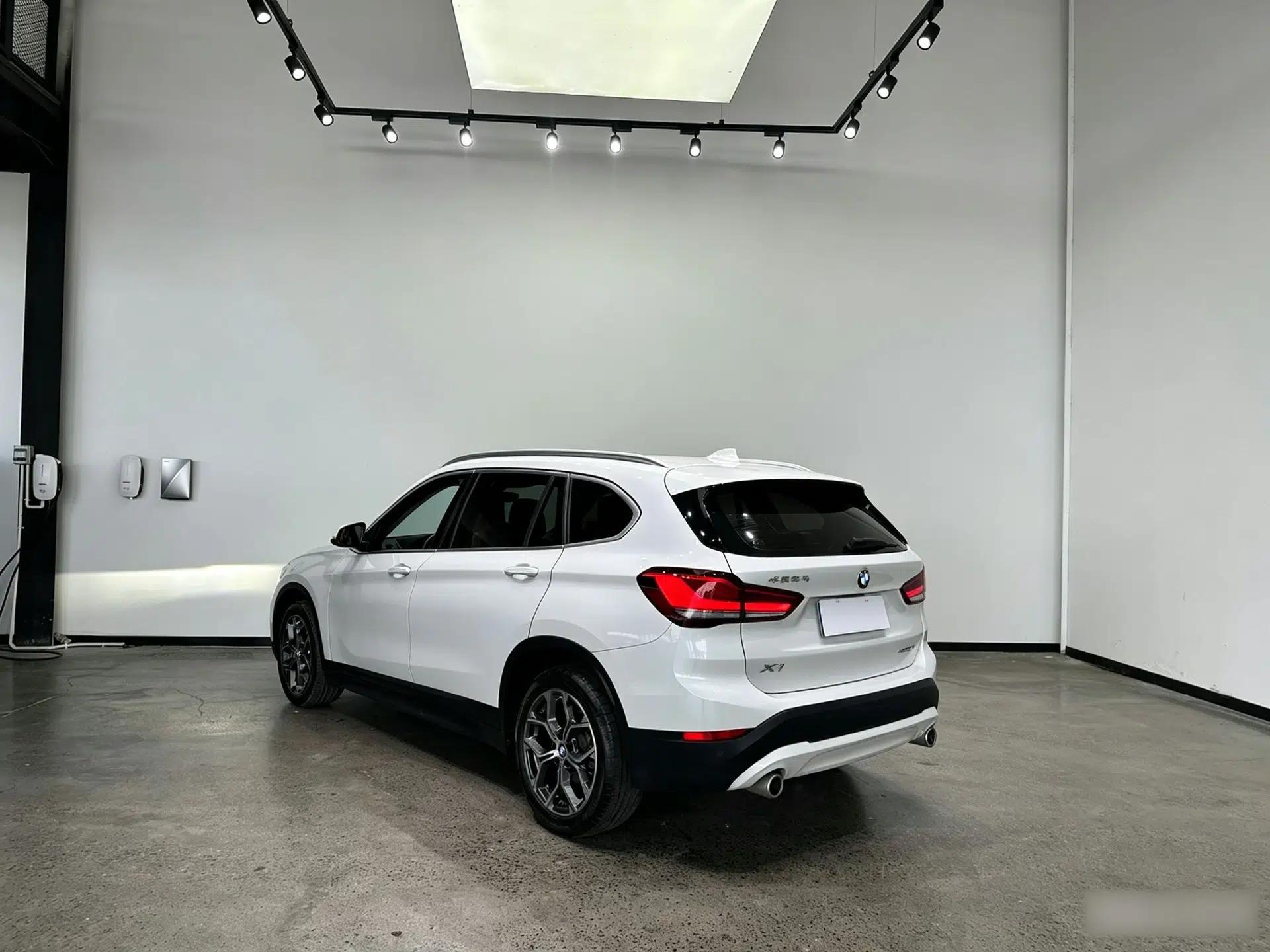 BMW X1 2022 sDrive25Li Leading Model — миниатюра 7