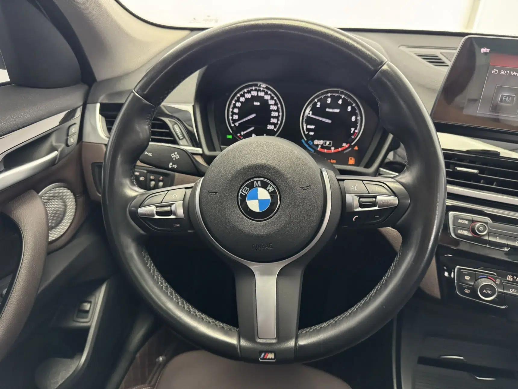 BMW X1 2022 sDrive25Li Leading Model — миниатюра 8