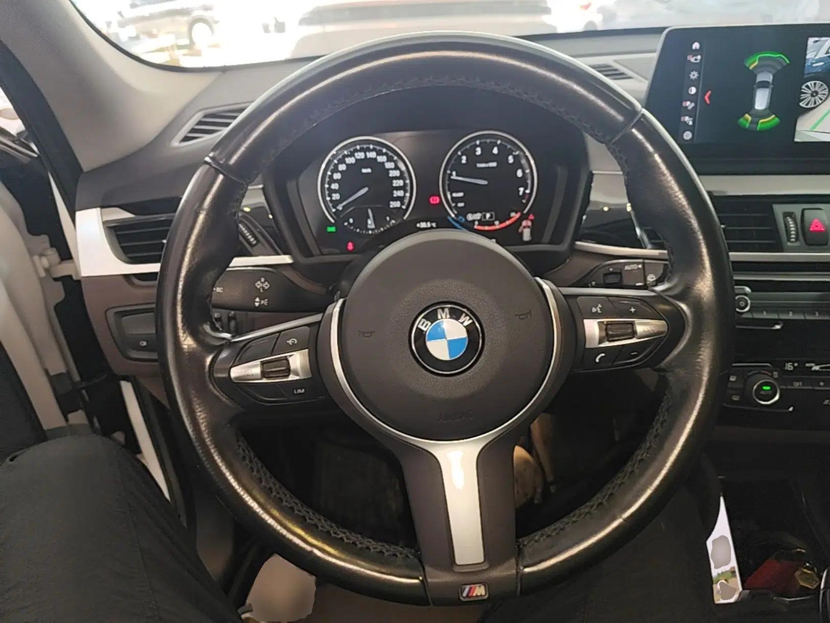 BMW X1 2022 sDrive25Li Leading Model — миниатюра 18