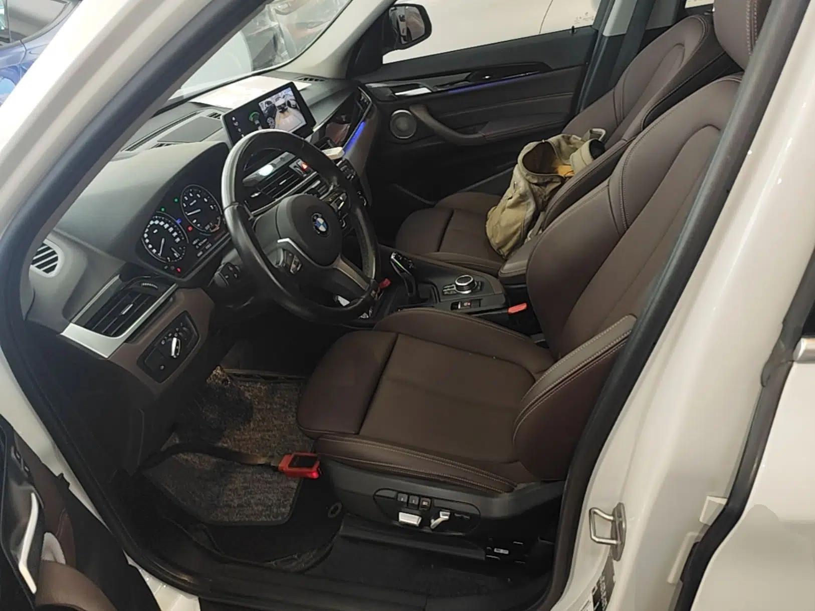 BMW X1 2022 sDrive25Li Leading Model — миниатюра 22