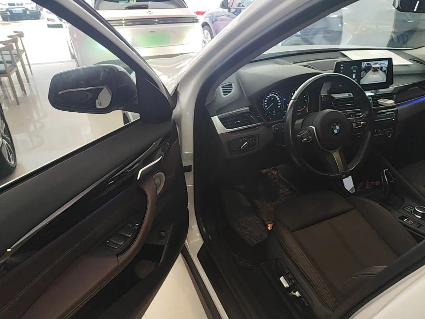 BMW X1 2022 sDrive25Li Leading Model — миниатюра 23