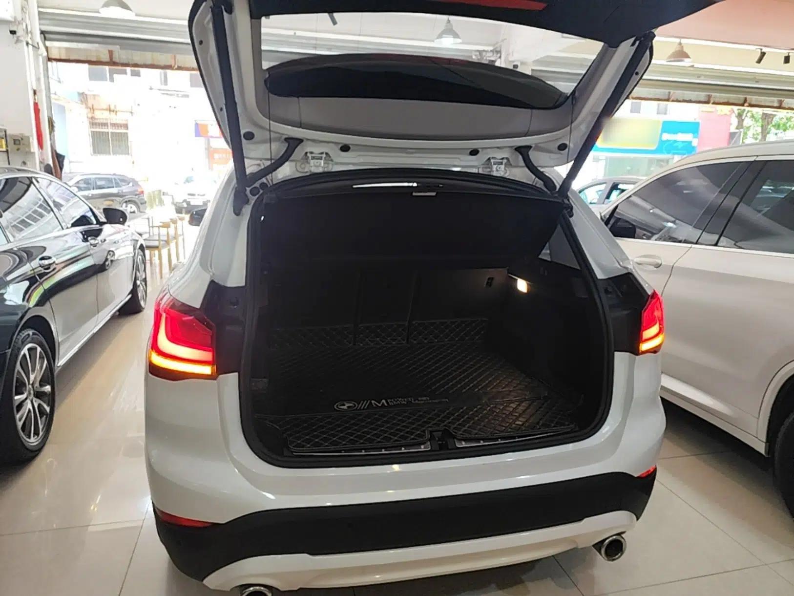 BMW X1 2022 sDrive25Li Leading Model — миниатюра 27