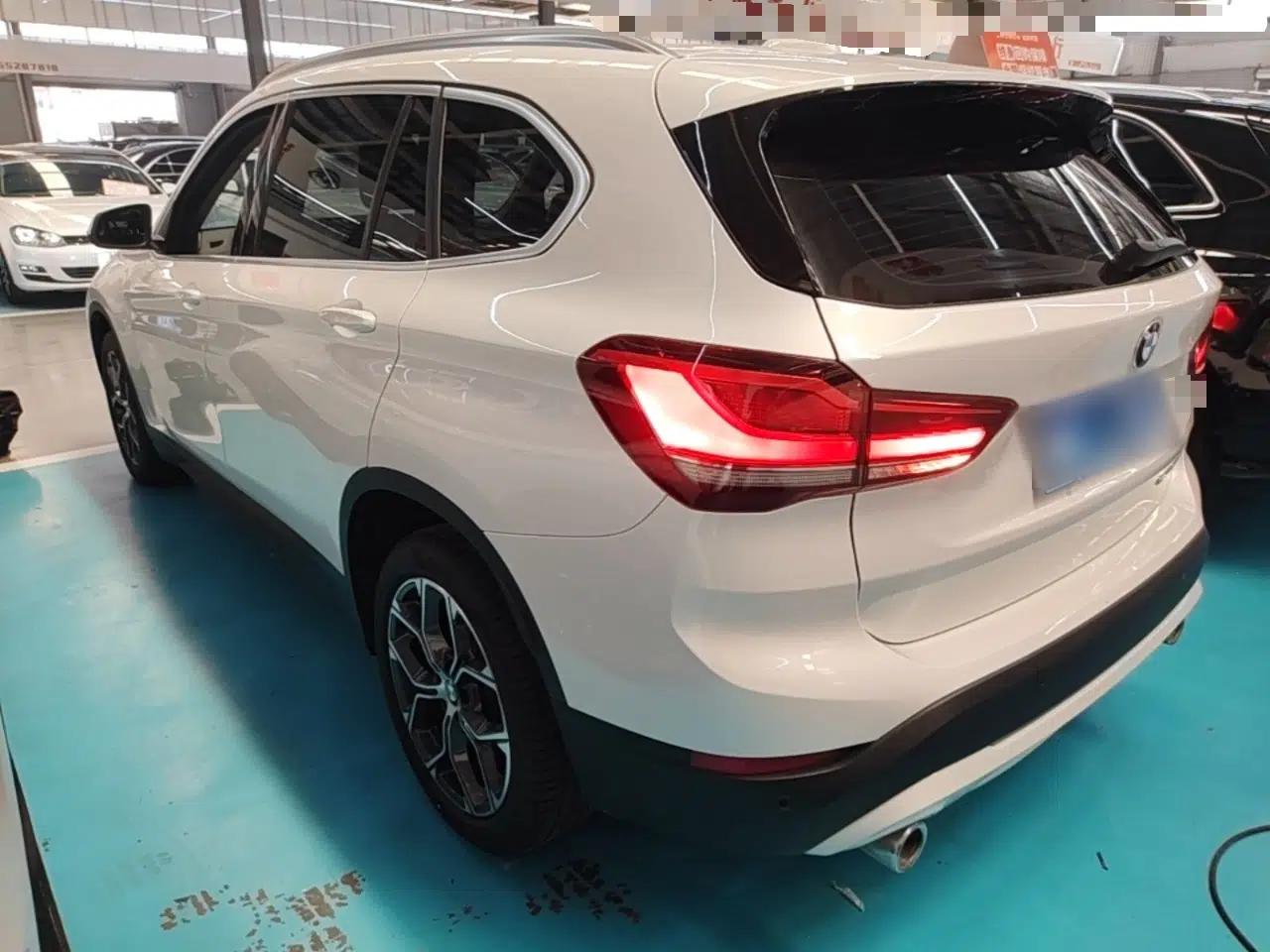 BMW X1 2022 sDrive25Li Leading Model — миниатюра 4