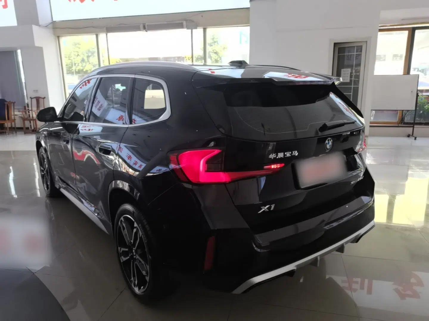 BMW X1 2023 sDrive25Li M Sport Package — миниатюра 4