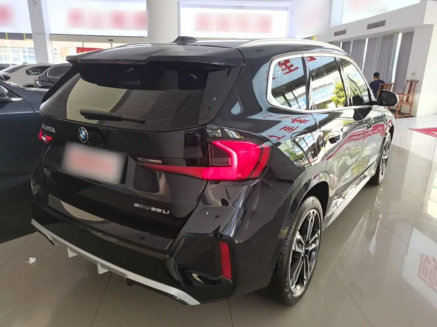 BMW X1 2023 sDrive25Li M Sport Package — миниатюра 6