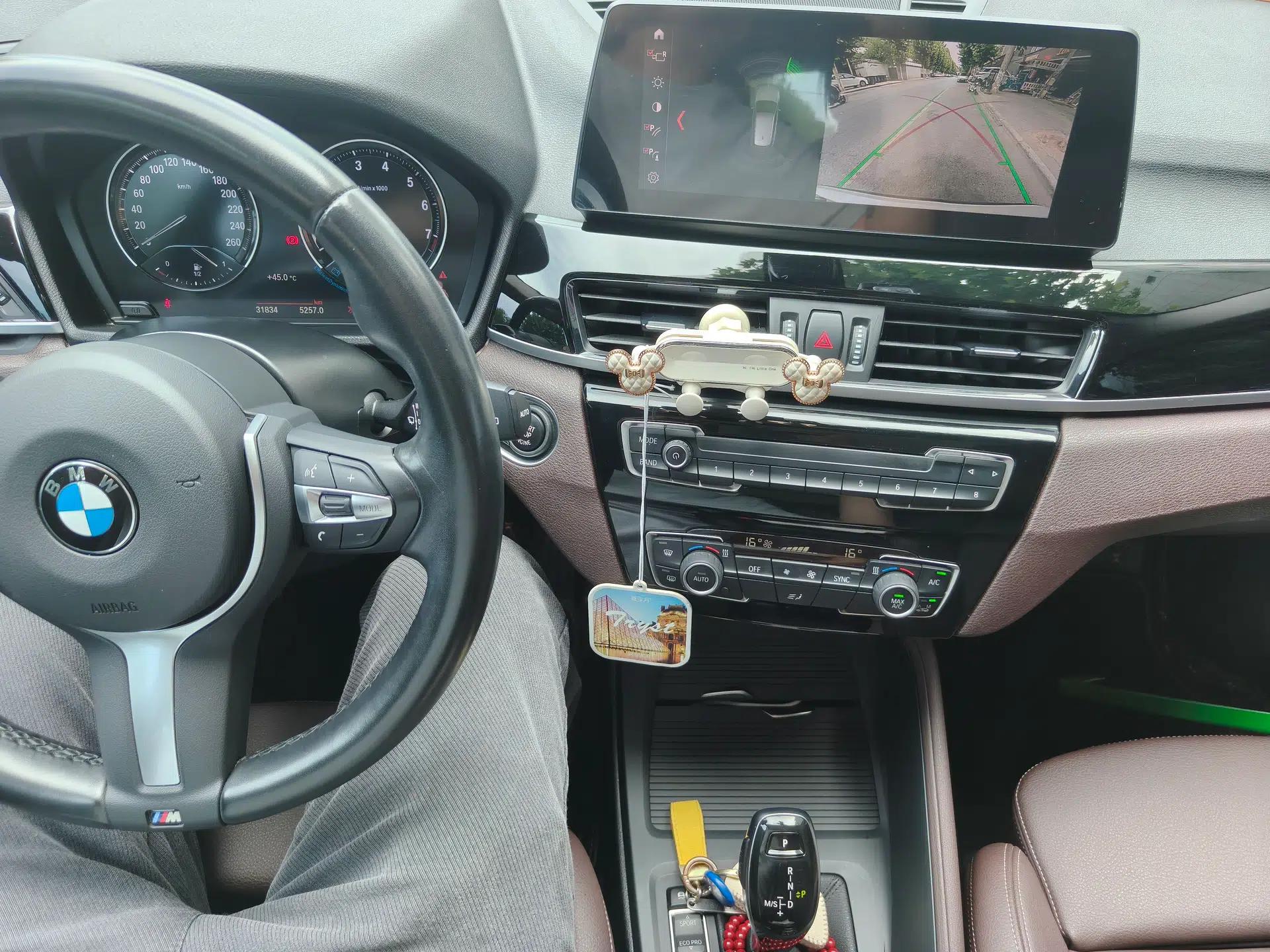 BMW X1 2022 sDrive25Li Leading Model — миниатюра 13