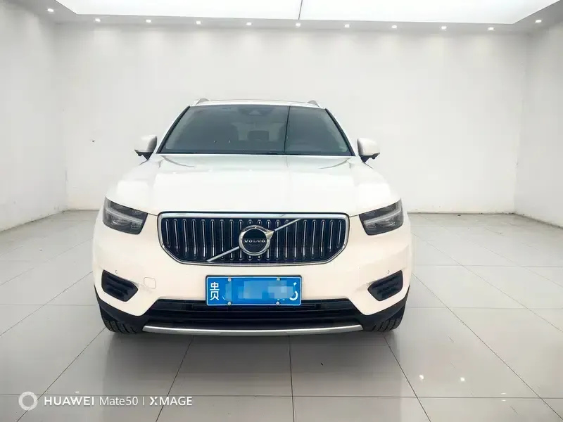 2022 Volvo XC40 T4 AWD Smart Fashion Edition — миниатюра 2