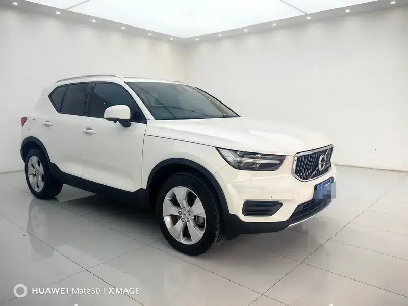 2022 Volvo XC40 T4 AWD Smart Fashion Edition — миниатюра 3