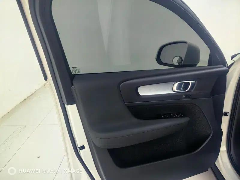 2022 Volvo XC40 T4 AWD Smart Fashion Edition — миниатюра 21