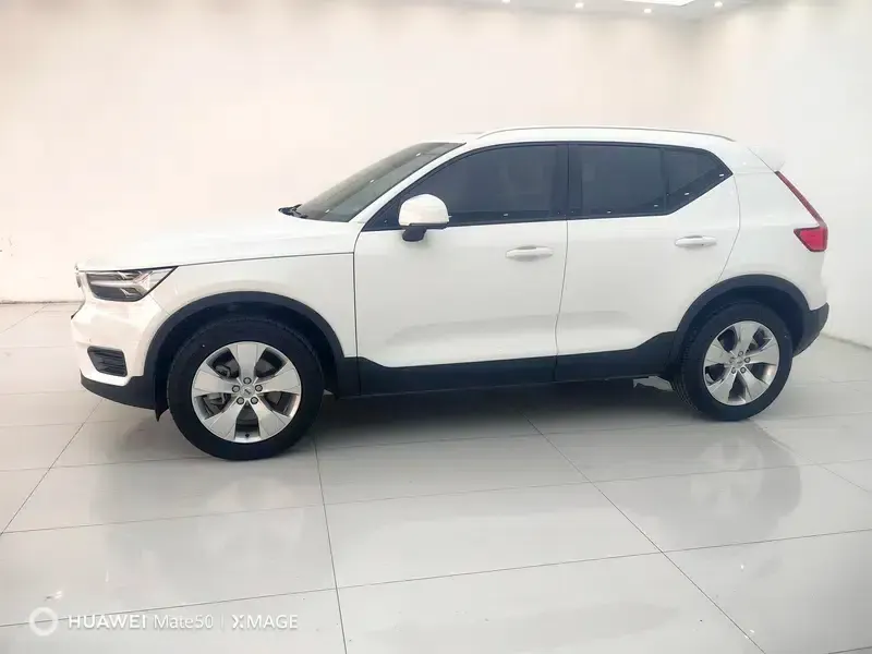 2022 Volvo XC40 T4 AWD Smart Fashion Edition — миниатюра 4