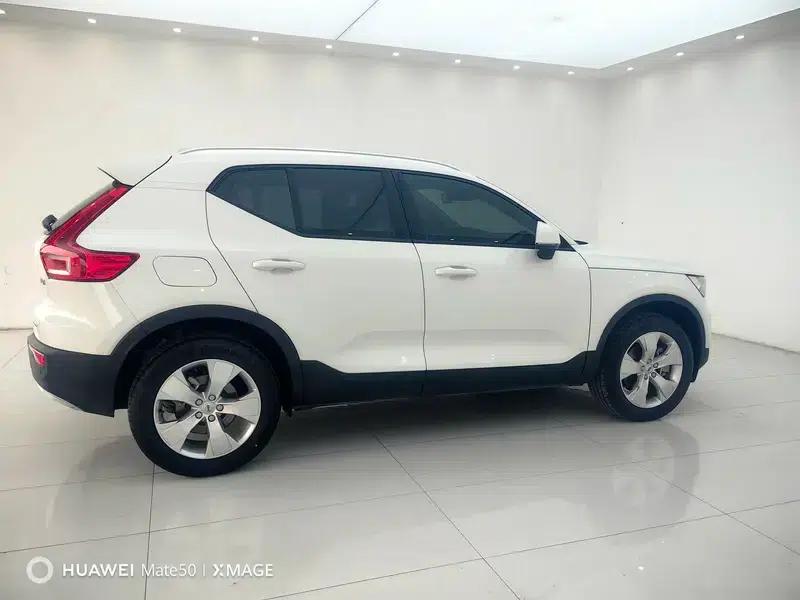 2022 Volvo XC40 T4 AWD Smart Fashion Edition — миниатюра 8