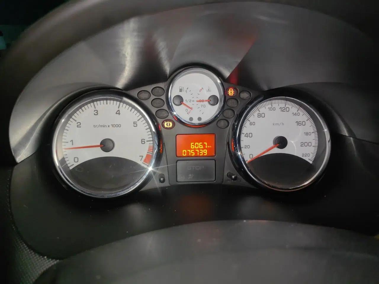Peugeot 207 2011 Hatchback 1.4L Manual Yule Edition — миниатюра 11