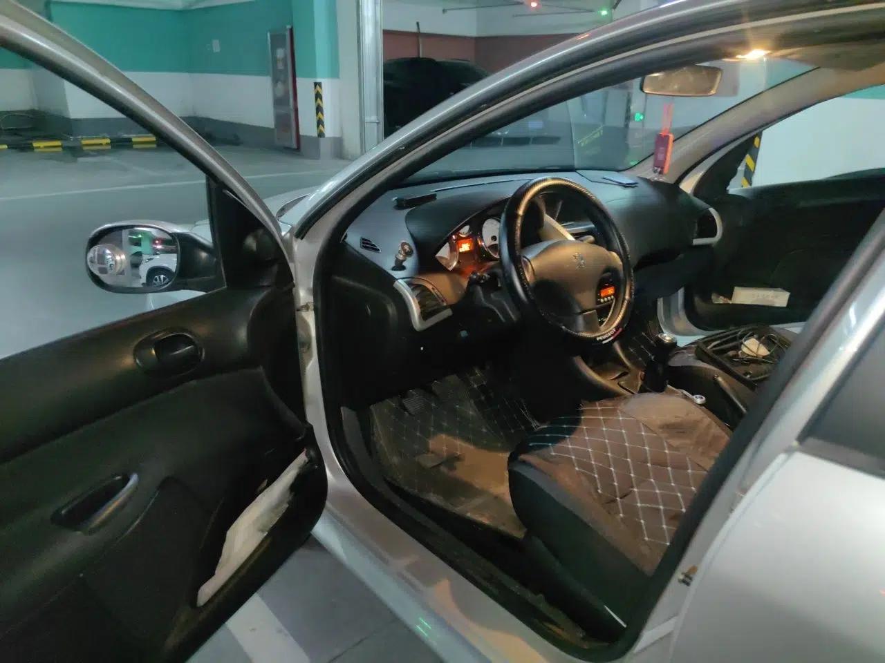 Peugeot 207 2011 Hatchback 1.4L Manual Yule Edition — миниатюра 16