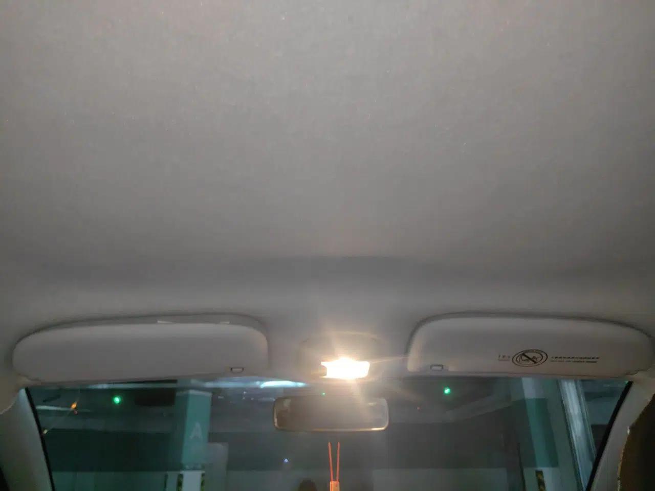 Peugeot 207 2011 Hatchback 1.4L Manual Yule Edition — миниатюра 18