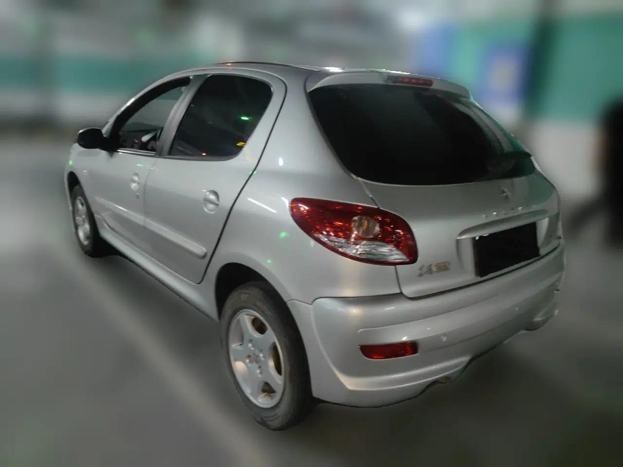 Peugeot 207 2011 Hatchback 1.4L Manual Yule Edition — миниатюра 4