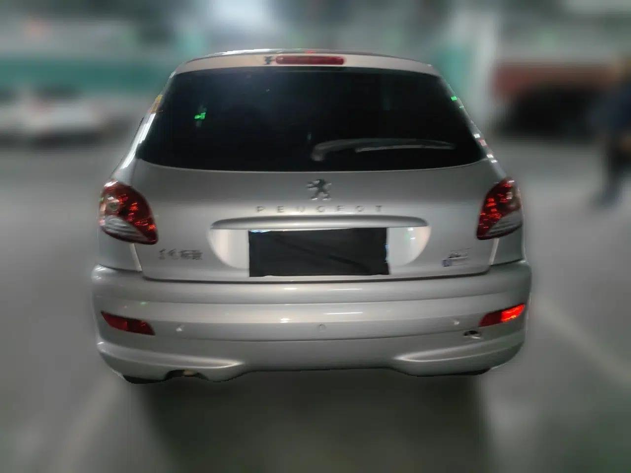 Peugeot 207 2011 Hatchback 1.4L Manual Yule Edition — миниатюра 5