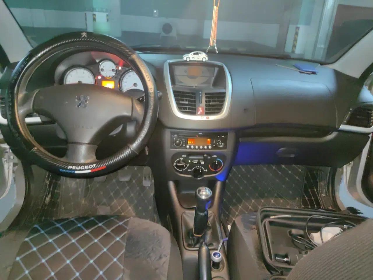 Peugeot 207 2011 Hatchback 1.4L Manual Yule Edition — миниатюра 9