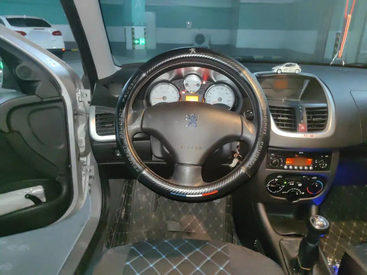 Peugeot 207 2011 Hatchback 1.4L Manual Yule Edition — миниатюра 10