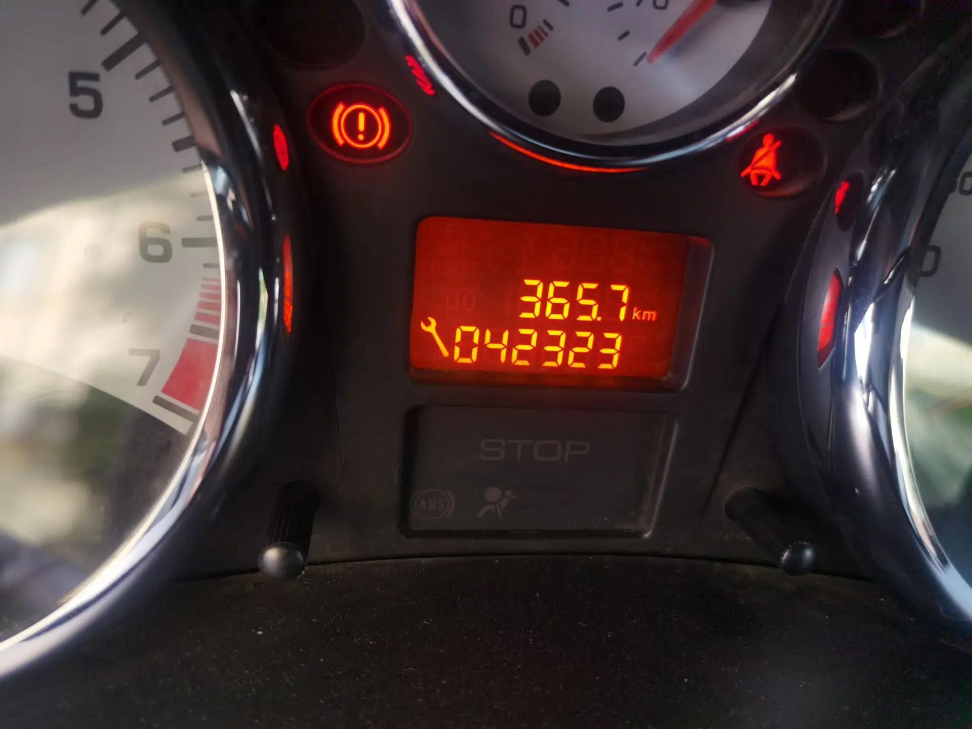 Peugeot 207 2011 Hatchback 1.4L Manual Yule Edition — миниатюра 12