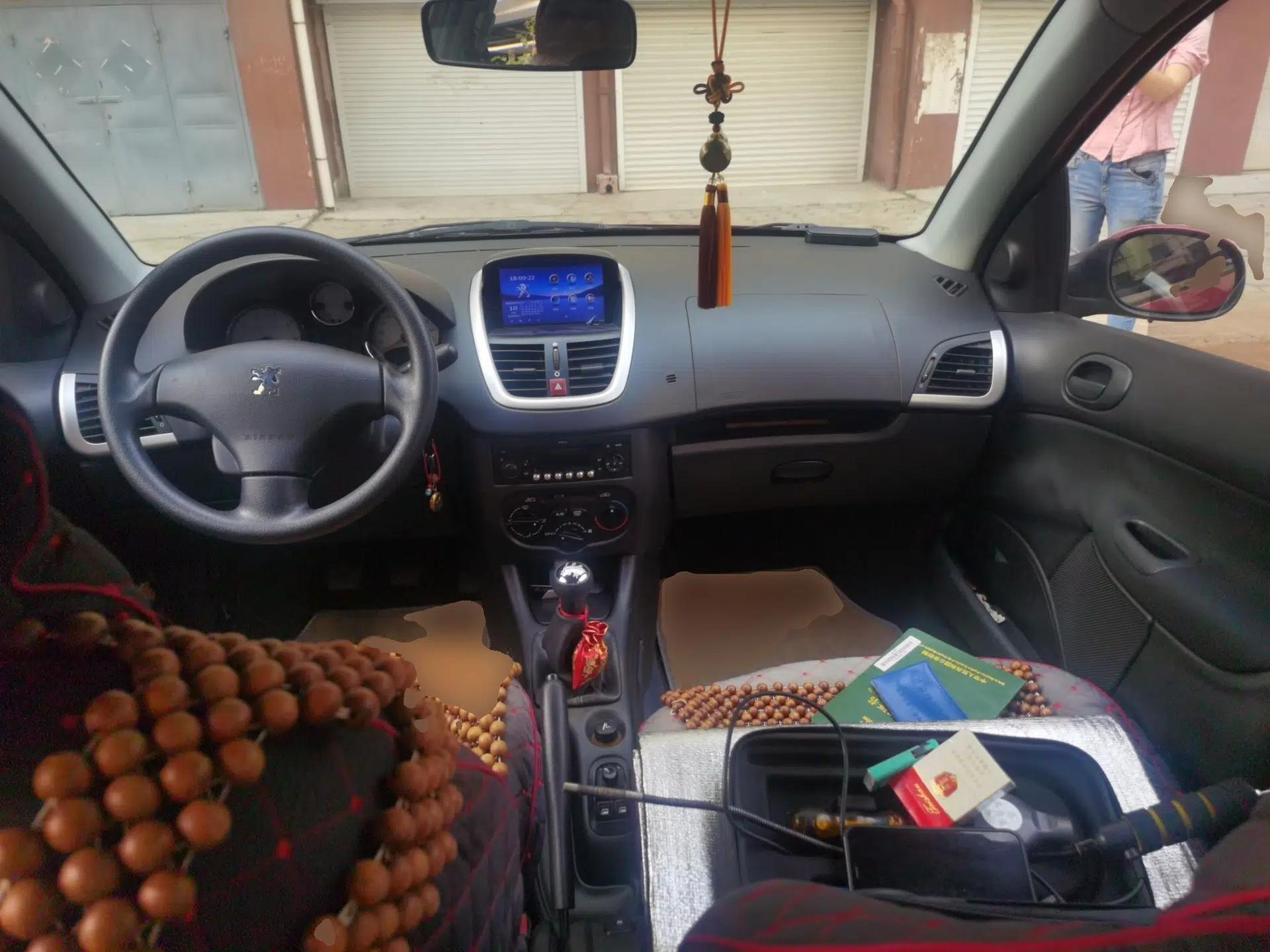 Peugeot 207 2011 Hatchback 1.4L Manual Yule Edition — миниатюра 9