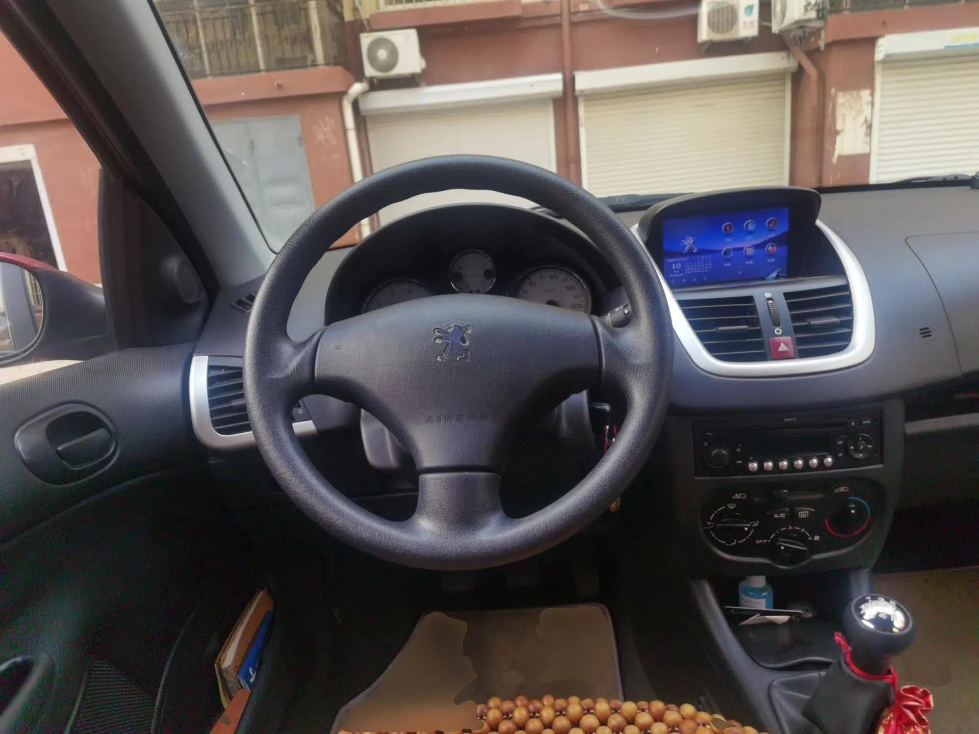 Peugeot 207 2011 Hatchback 1.4L Manual Yule Edition — миниатюра 10