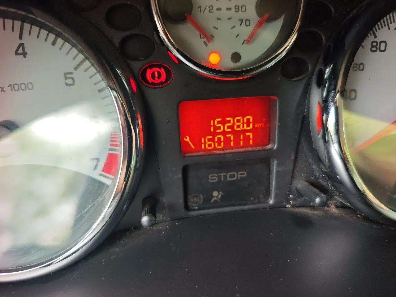Peugeot 207 2011 Hatchback 1.4L Manual Yule Edition — миниатюра 12