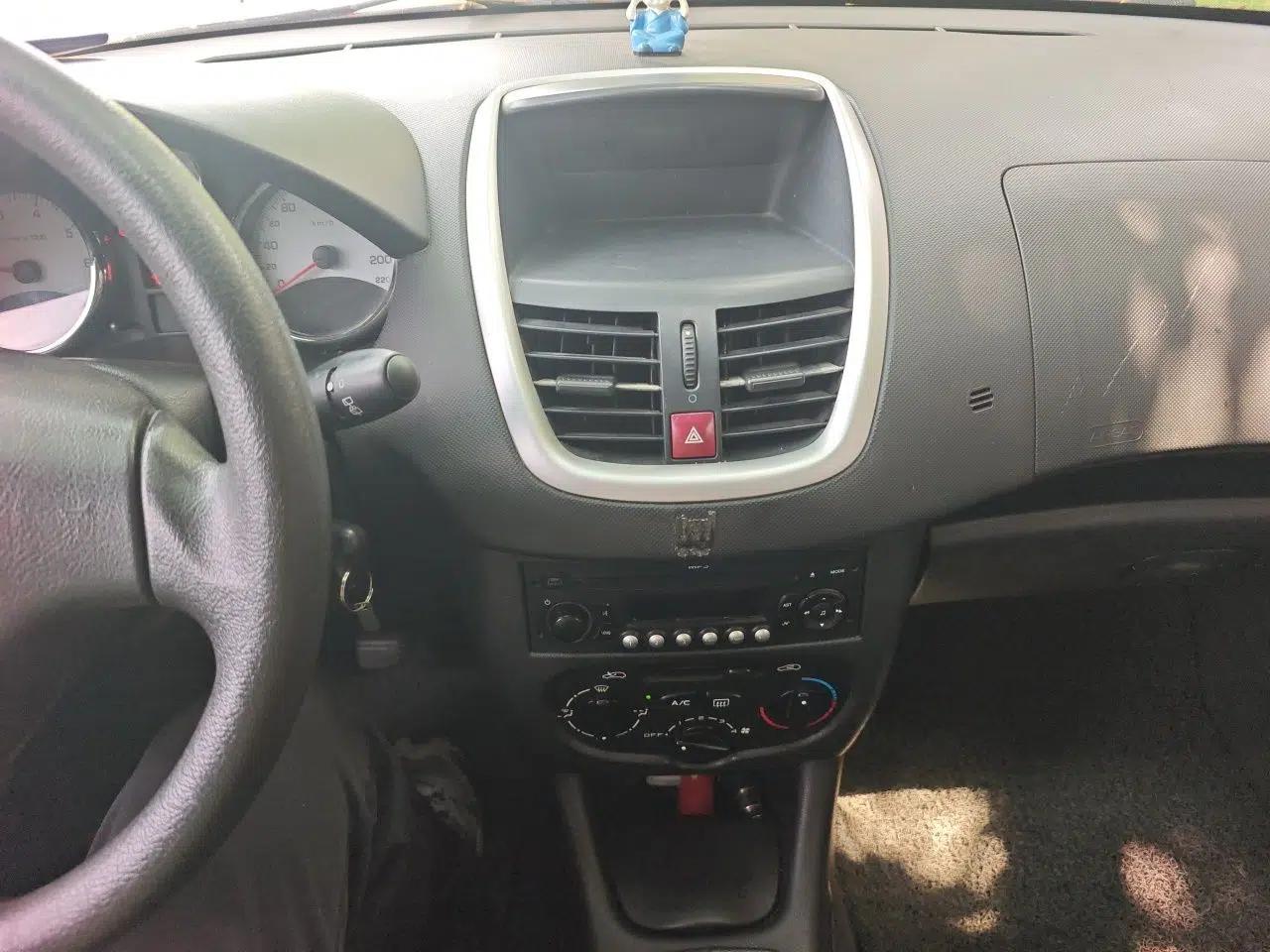Peugeot 207 2011 Hatchback 1.4L Manual Yule Edition — миниатюра 13