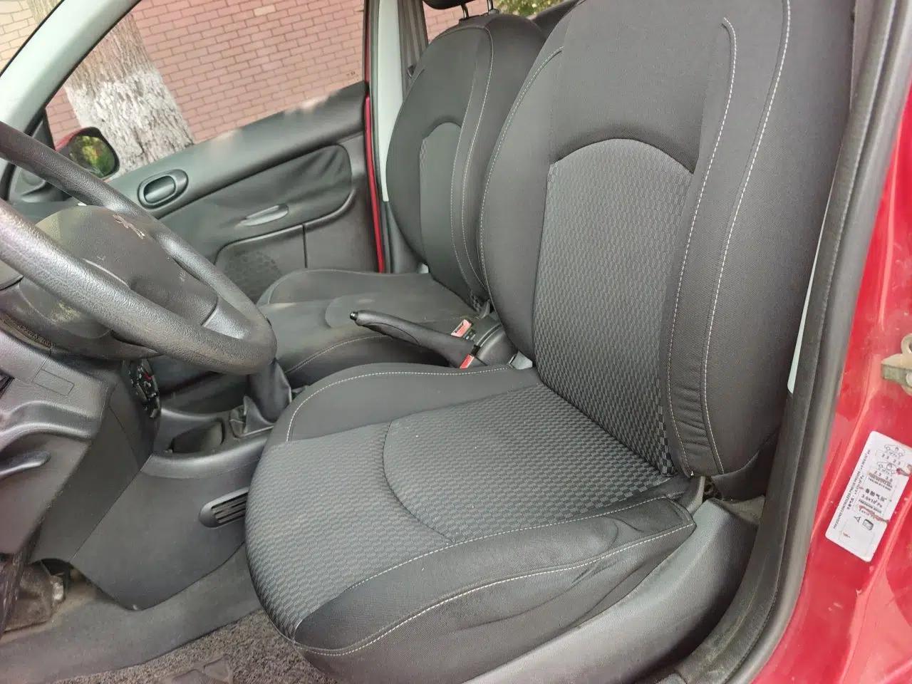 Peugeot 207 2011 Hatchback 1.4L Manual Yule Edition — миниатюра 15