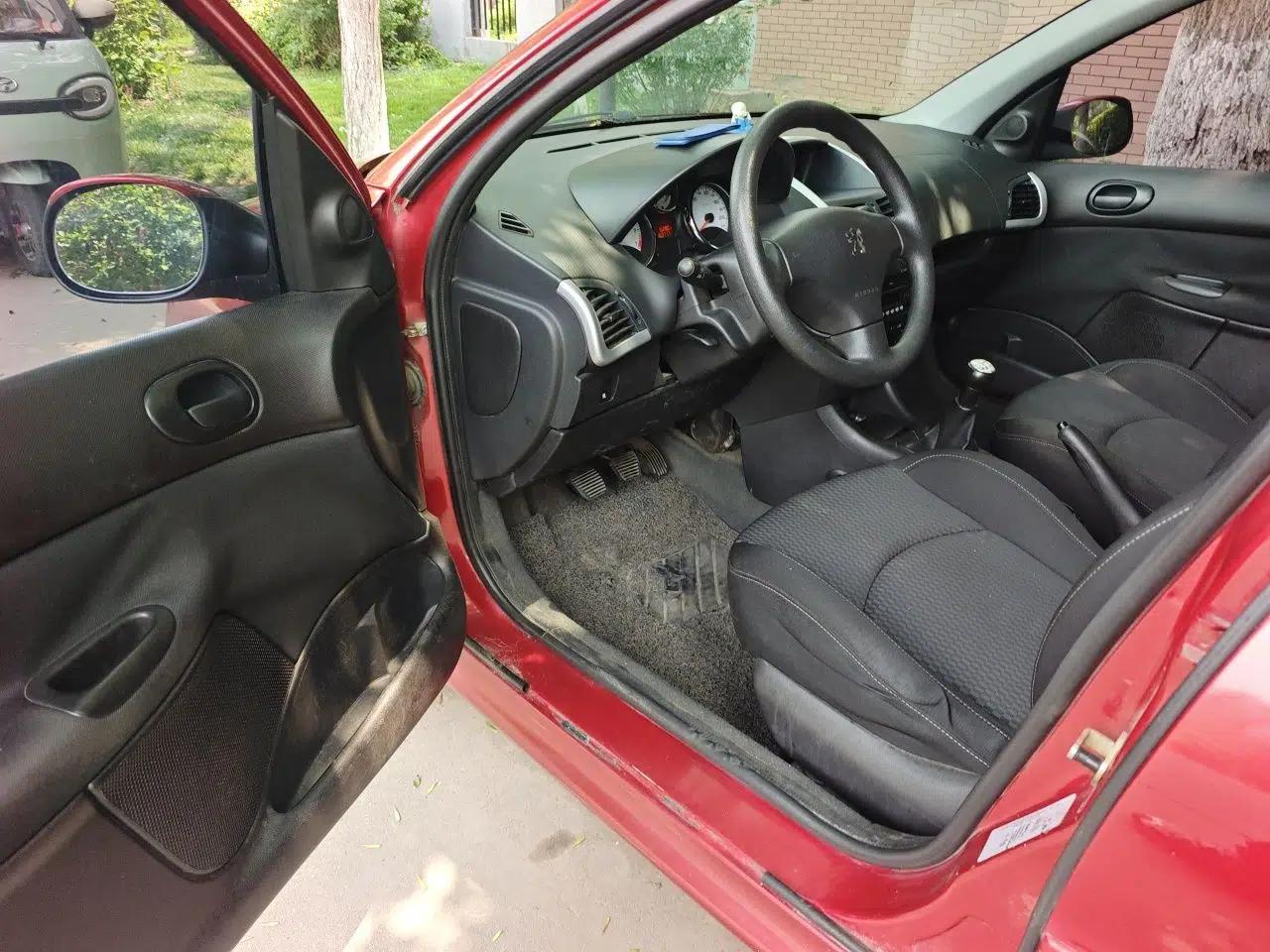 Peugeot 207 2011 Hatchback 1.4L Manual Yule Edition — миниатюра 16