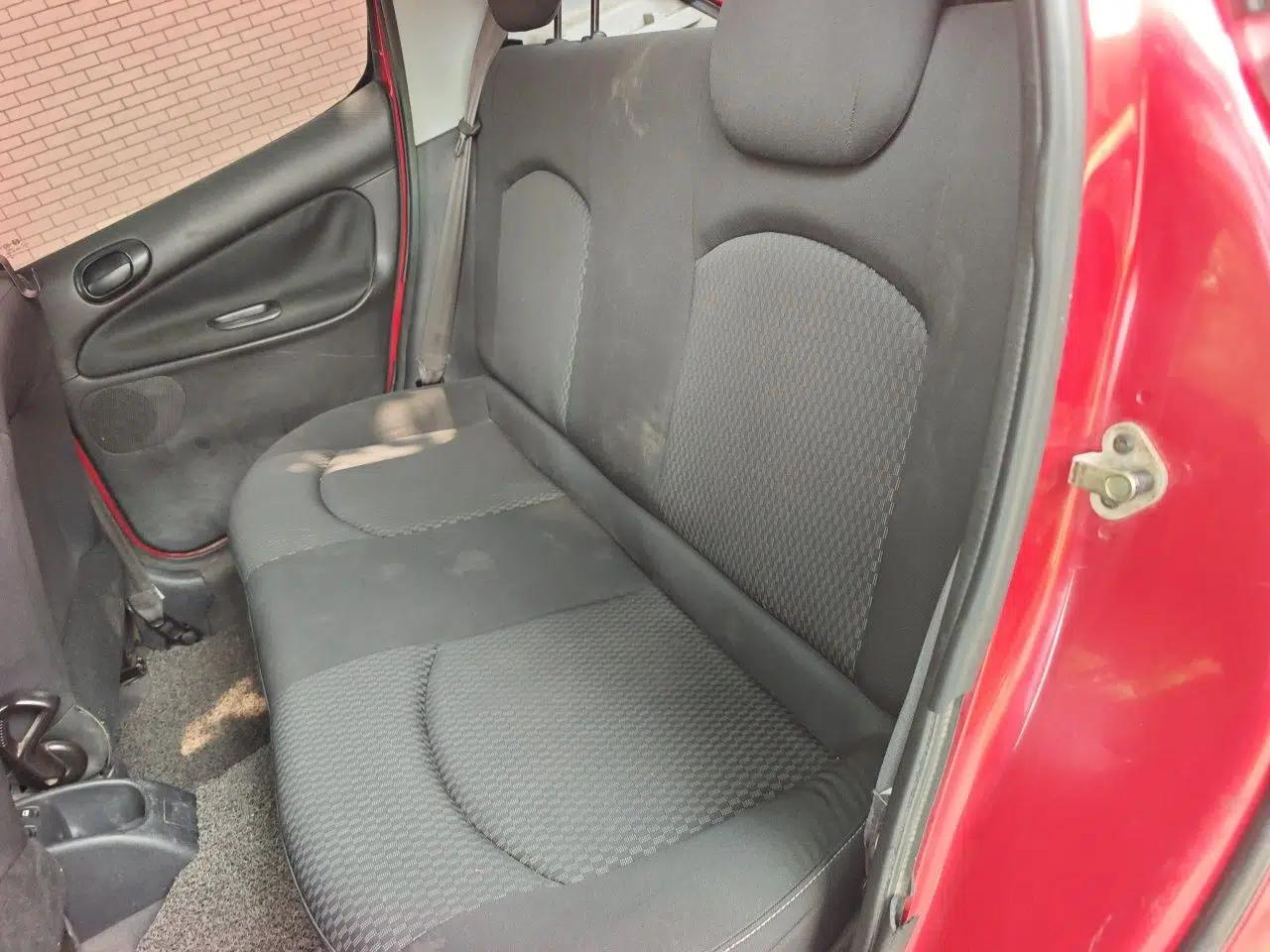 Peugeot 207 2011 Hatchback 1.4L Manual Yule Edition — миниатюра 17