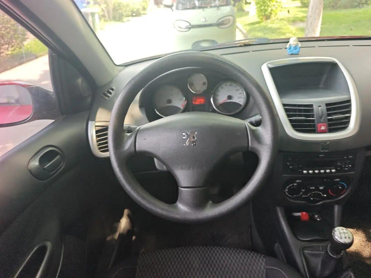 Peugeot 207 2011 Hatchback 1.4L Manual Yule Edition — миниатюра 10