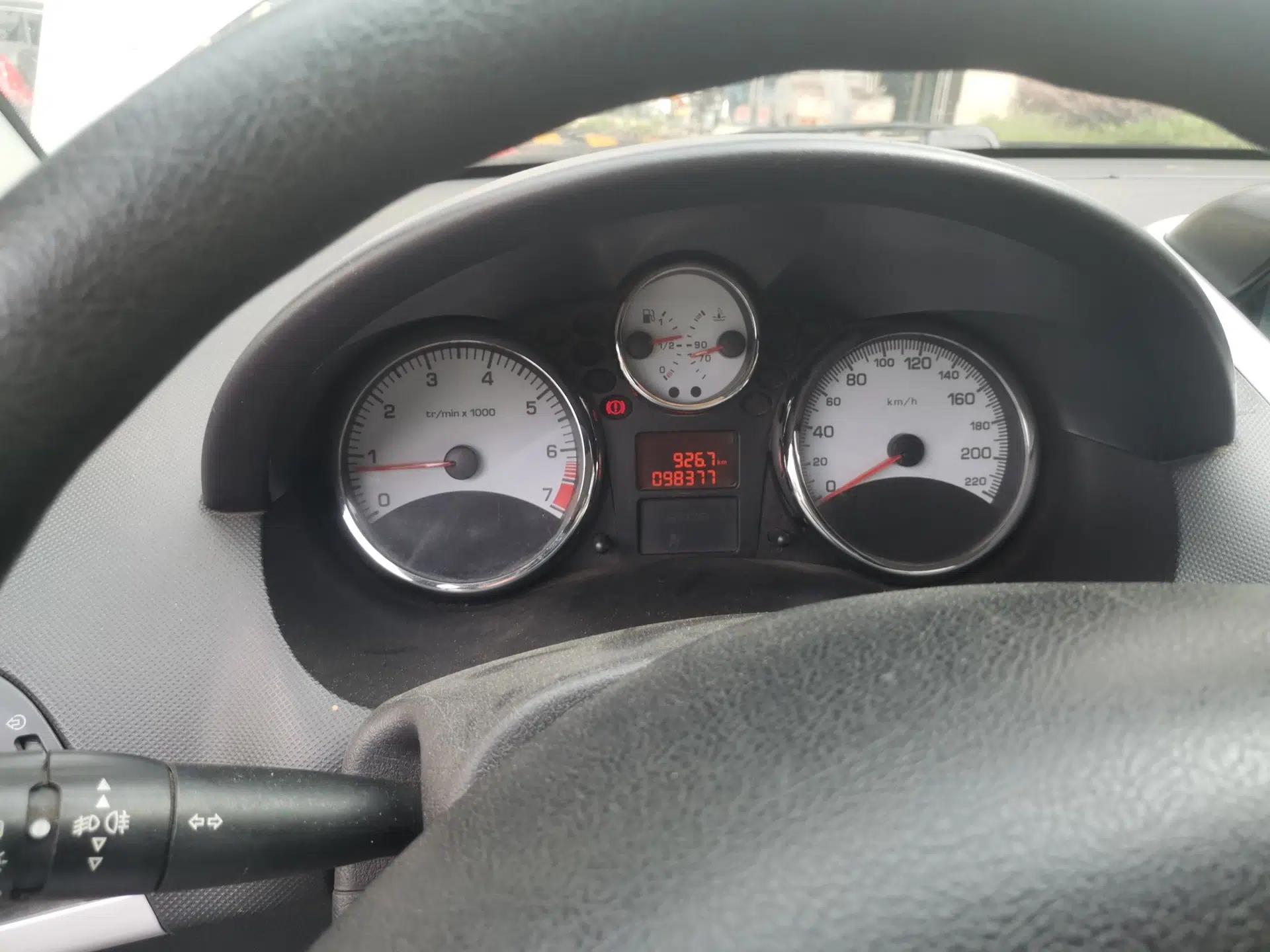 Peugeot 207 2011 Hatchback 1.4L Manual Yule Edition — миниатюра 11