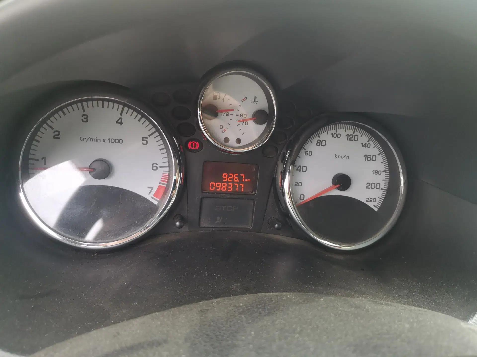 Peugeot 207 2011 Hatchback 1.4L Manual Yule Edition — миниатюра 12