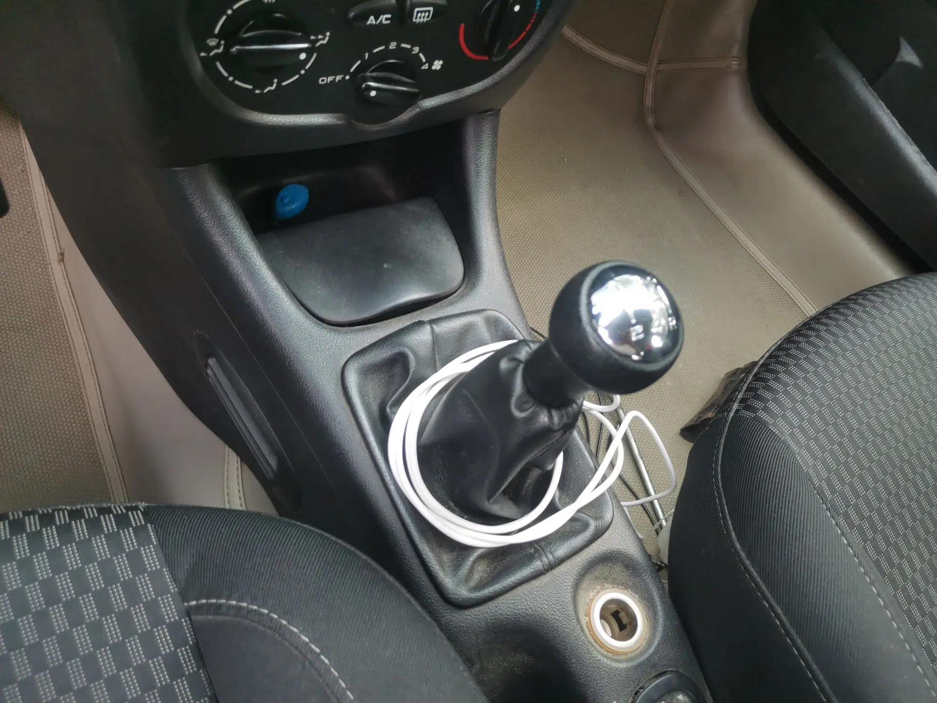 Peugeot 207 2011 Hatchback 1.4L Manual Yule Edition — миниатюра 14