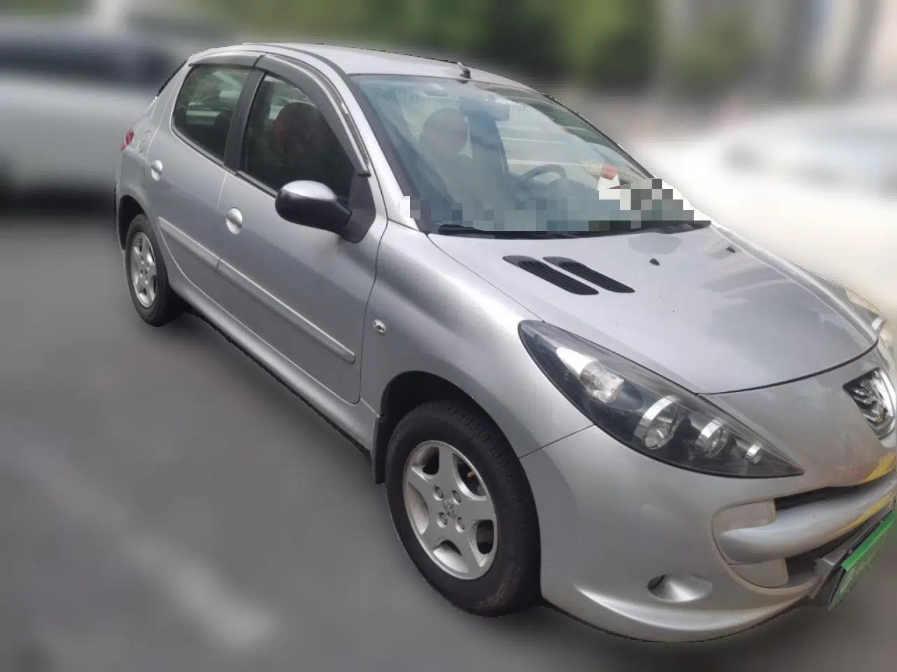 Peugeot 207 2011 Hatchback 1.4L Manual Yule Edition — миниатюра 3