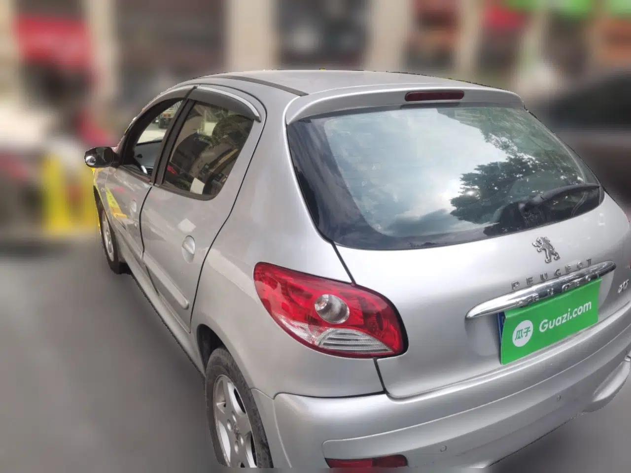 Peugeot 207 2011 Hatchback 1.4L Manual Yule Edition — миниатюра 4