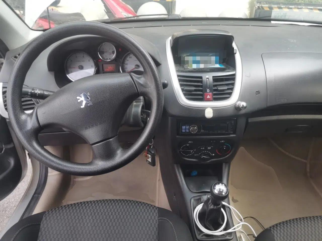 Peugeot 207 2011 Hatchback 1.4L Manual Yule Edition — миниатюра 9