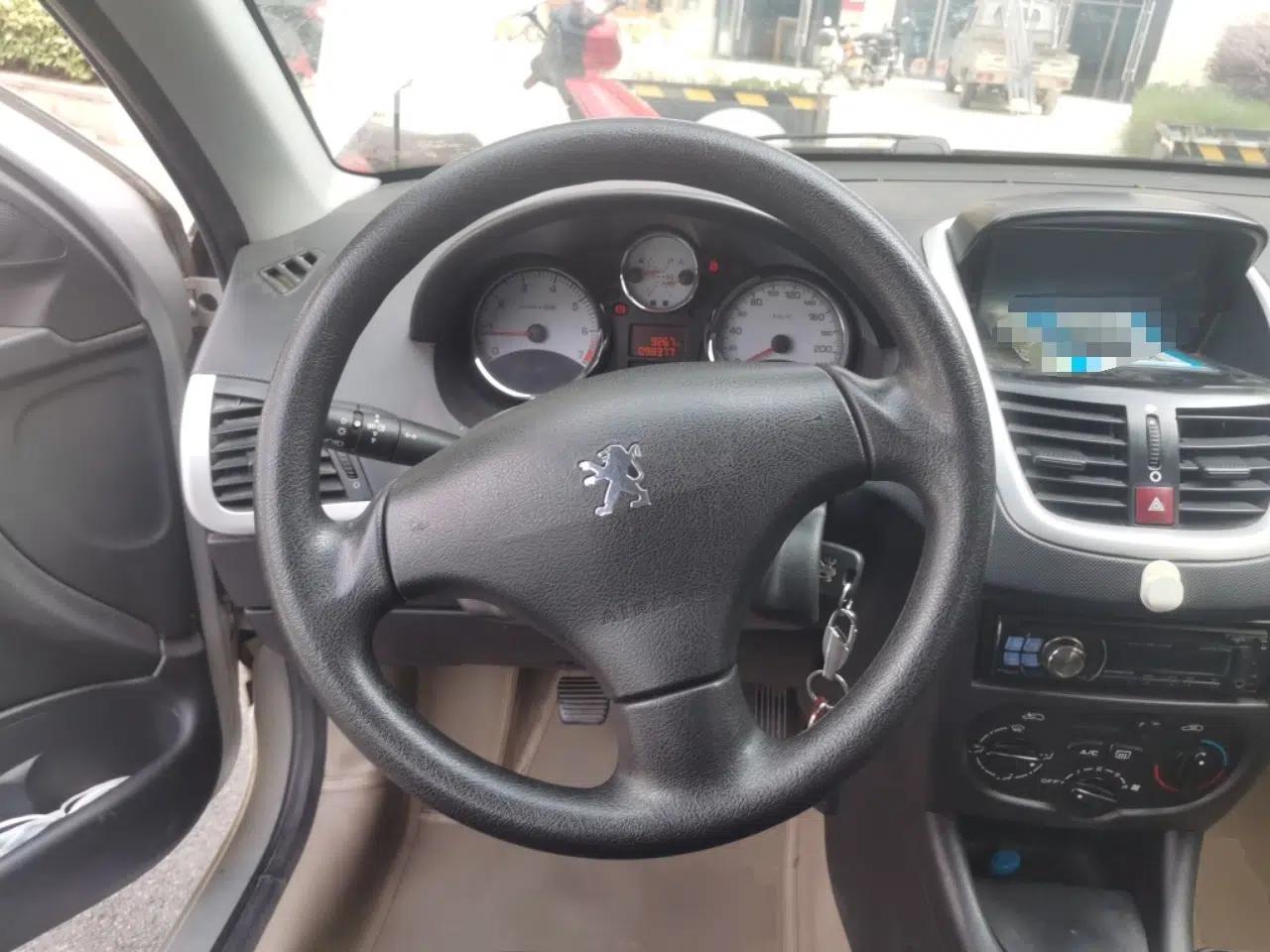 Peugeot 207 2011 Hatchback 1.4L Manual Yule Edition — миниатюра 10