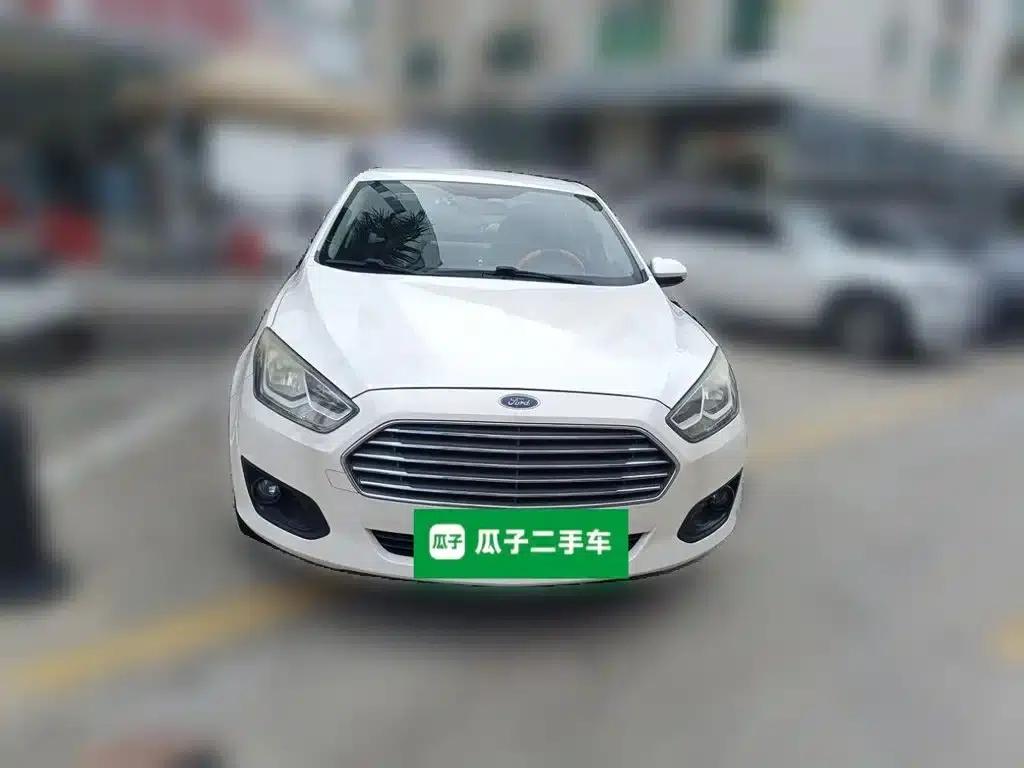 Ford Focus 2015 1.5L Automatic Comfort Model — миниатюра 2