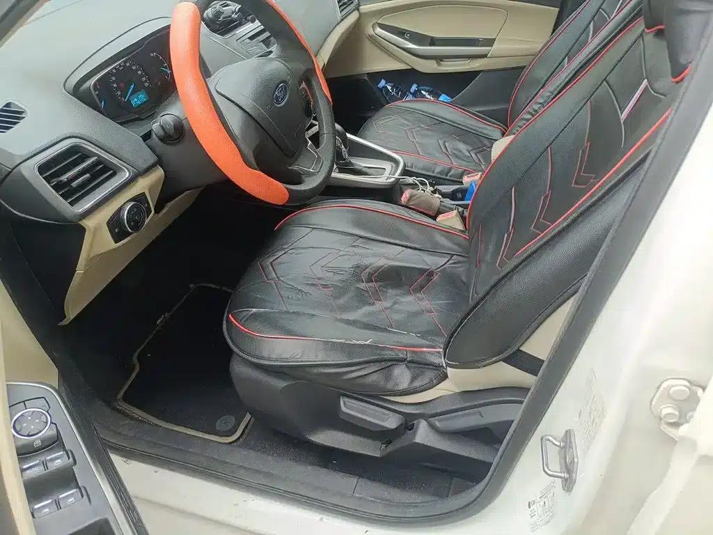 Ford Focus 2015 1.5L Automatic Comfort Model — миниатюра 11