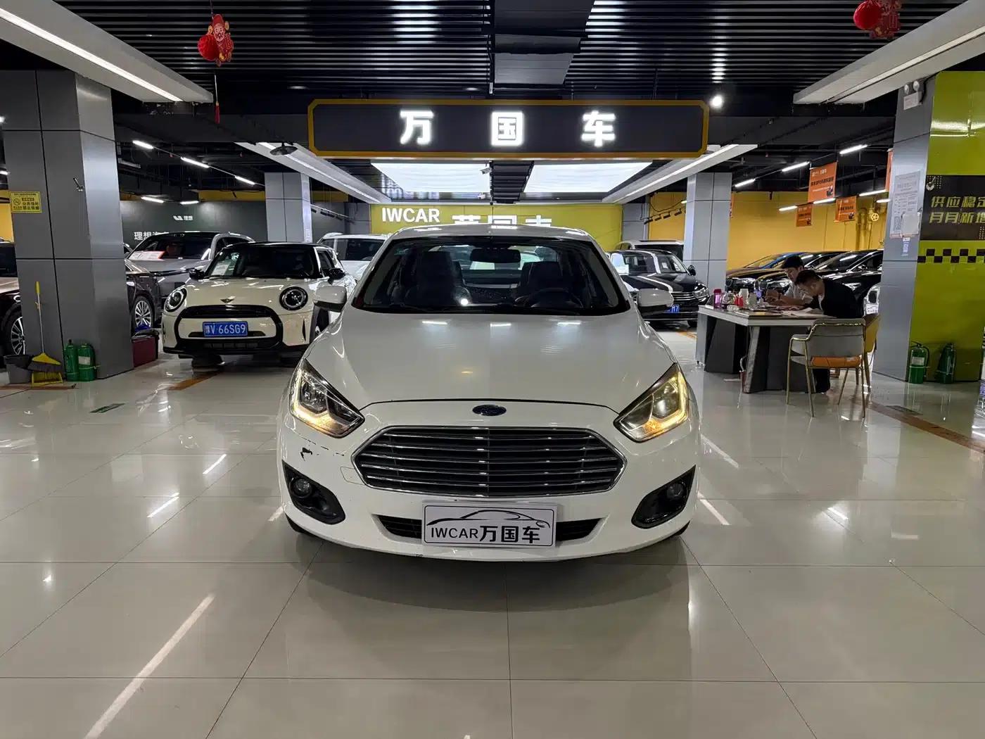 Ford Focus 2015 1.5L Automatic Comfort Model — миниатюра 1