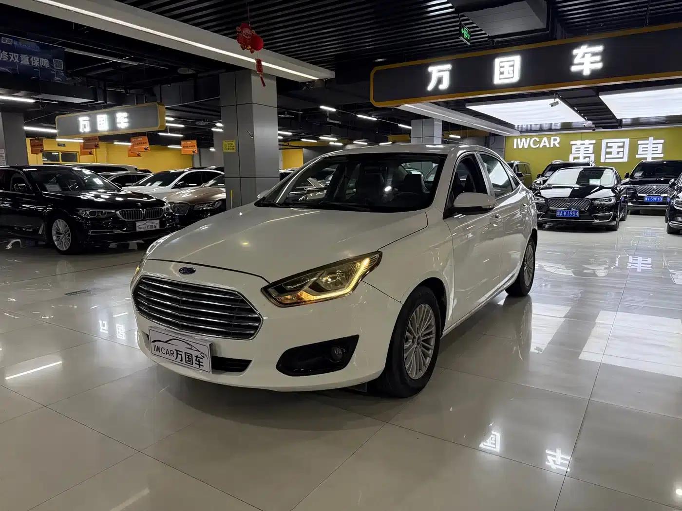 Ford Focus 2015 1.5L Automatic Comfort Model — миниатюра 2