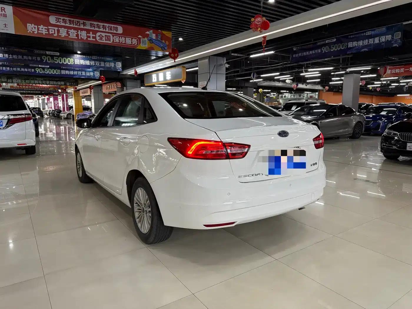 Ford Focus 2015 1.5L Automatic Comfort Model — миниатюра 8