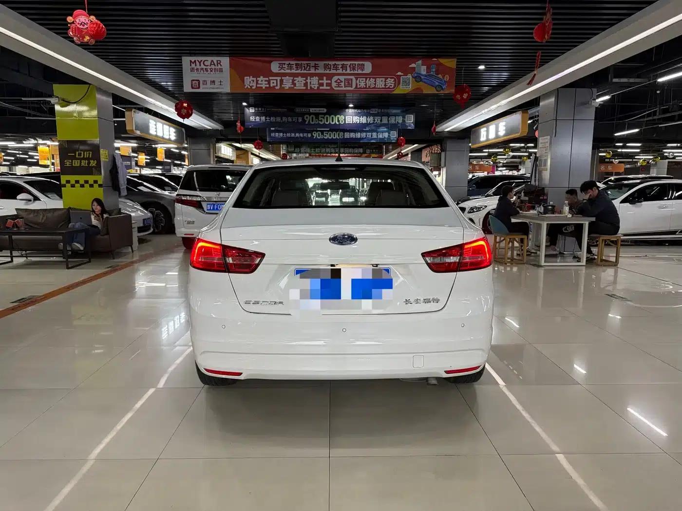Ford Focus 2015 1.5L Automatic Comfort Model — миниатюра 9