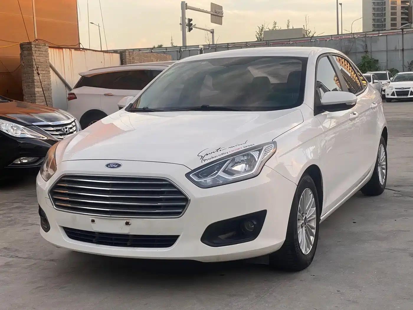 Ford Focus 2015 1.5L Manual Comfort Model — миниатюра 1