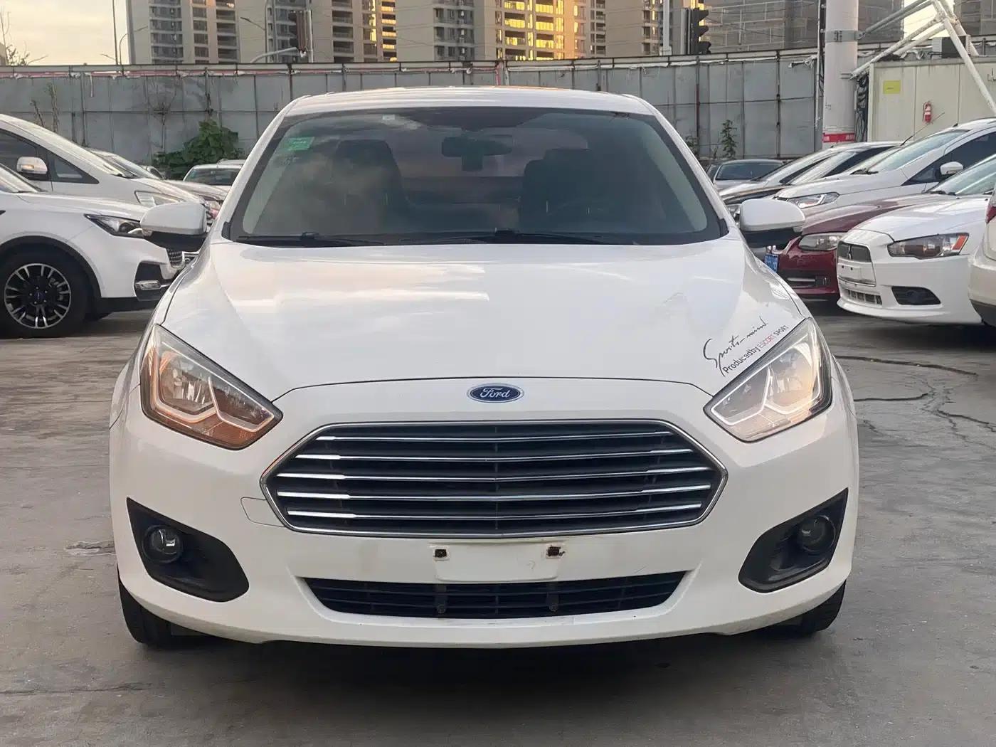 Ford Focus 2015 1.5L Manual Comfort Model — миниатюра 2