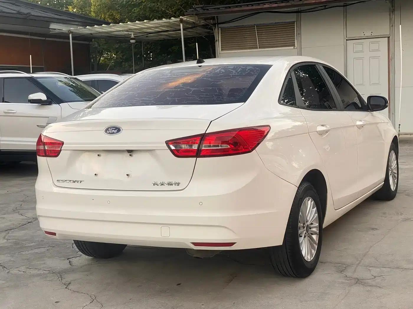 Ford Focus 2015 1.5L Manual Comfort Model — миниатюра 11